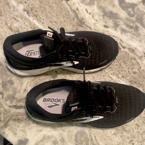 Brooks ghost 13, worn 3x .. wide width
